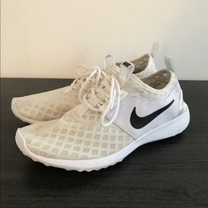 Nike Zenji Juvenate Running Shoes / Size 7.5 White
